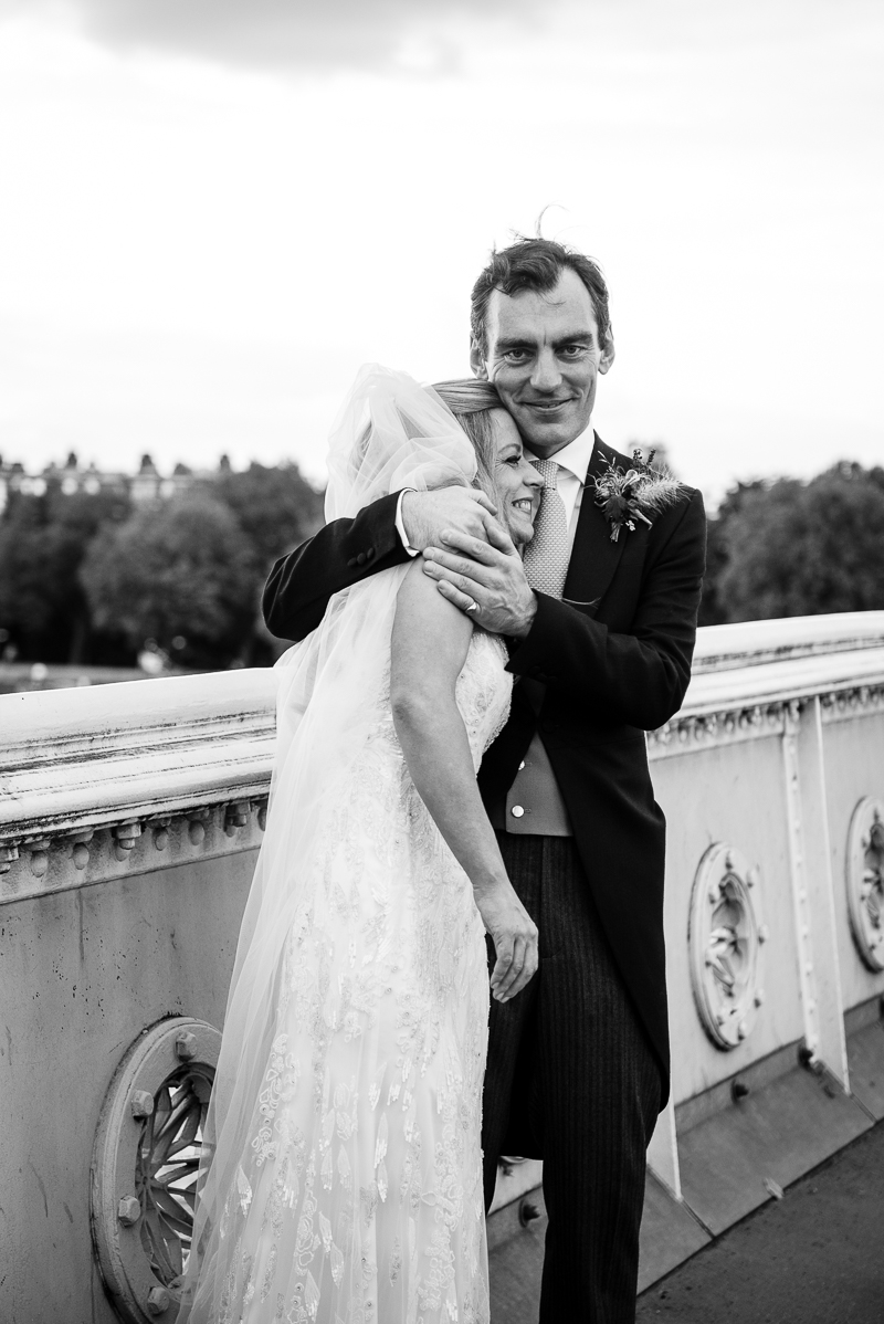 Bride and groom photo on Albert Bridge